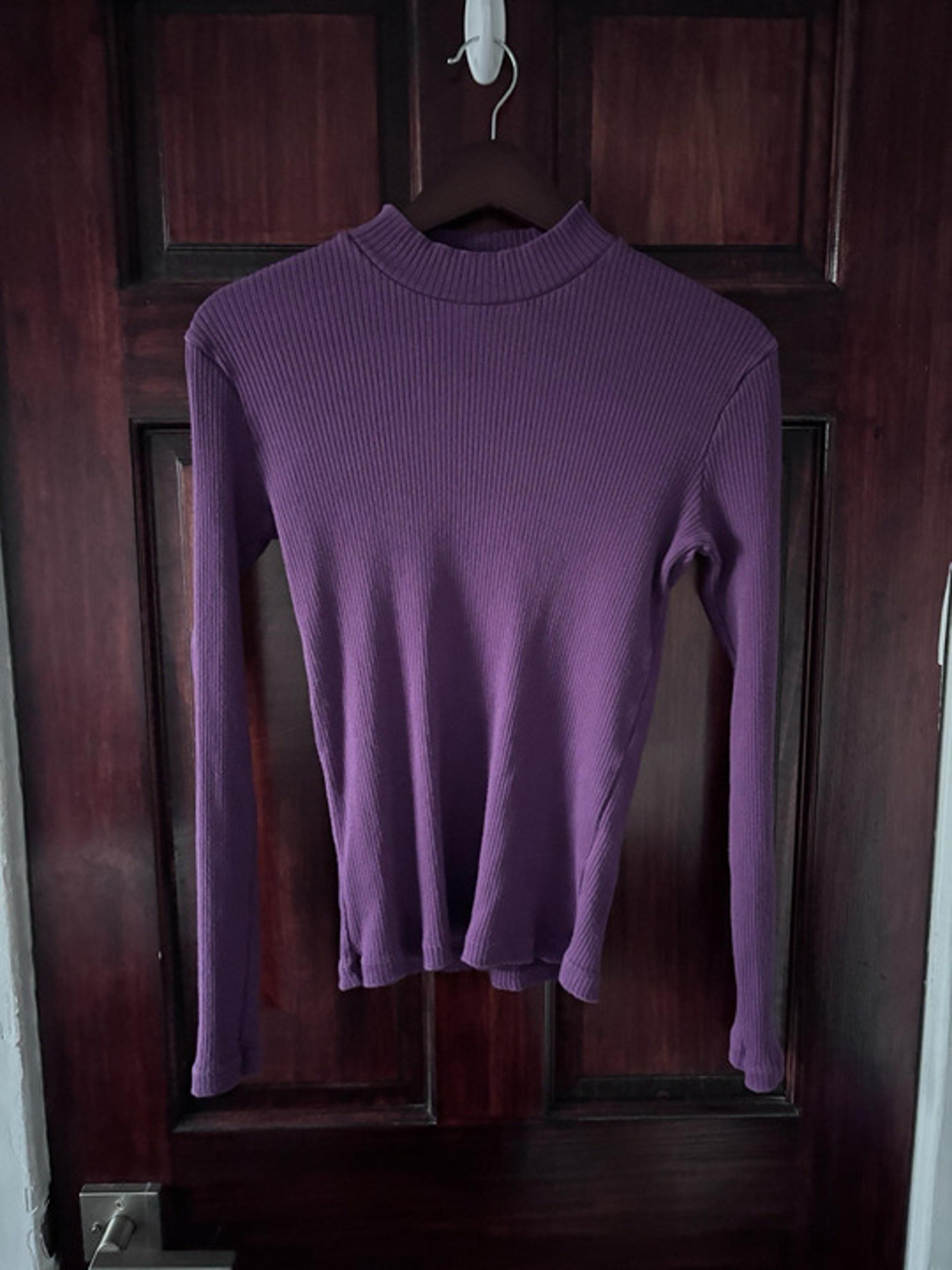 Uniqlo Women's Ribbed Long Sleeve Purple Turtleneck Size Small