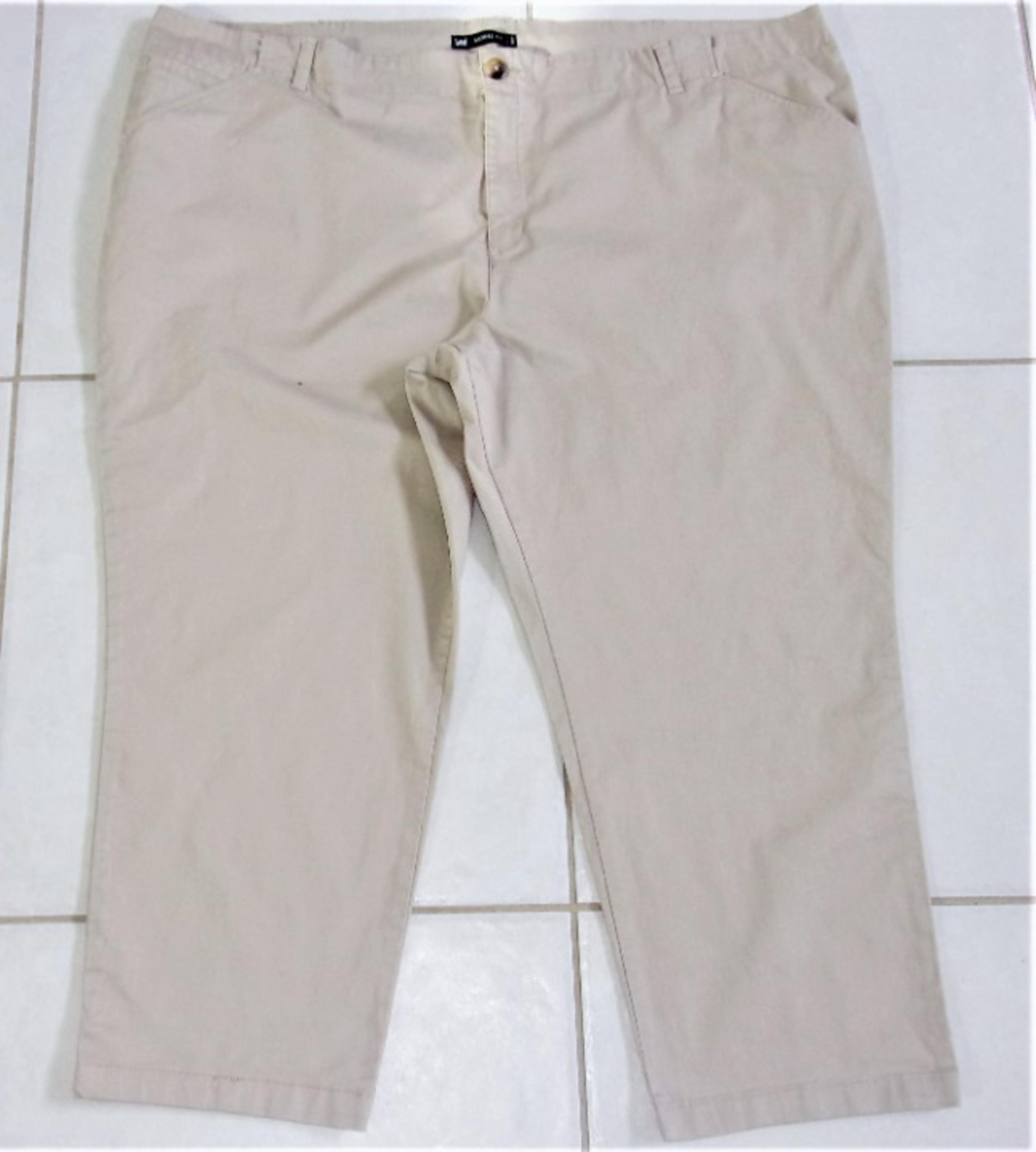LEE WOMEN'S SIZE 24W MIDRISE FIT KHAKI STRETCH CAPRIS CROPPED PANTS NWOT!