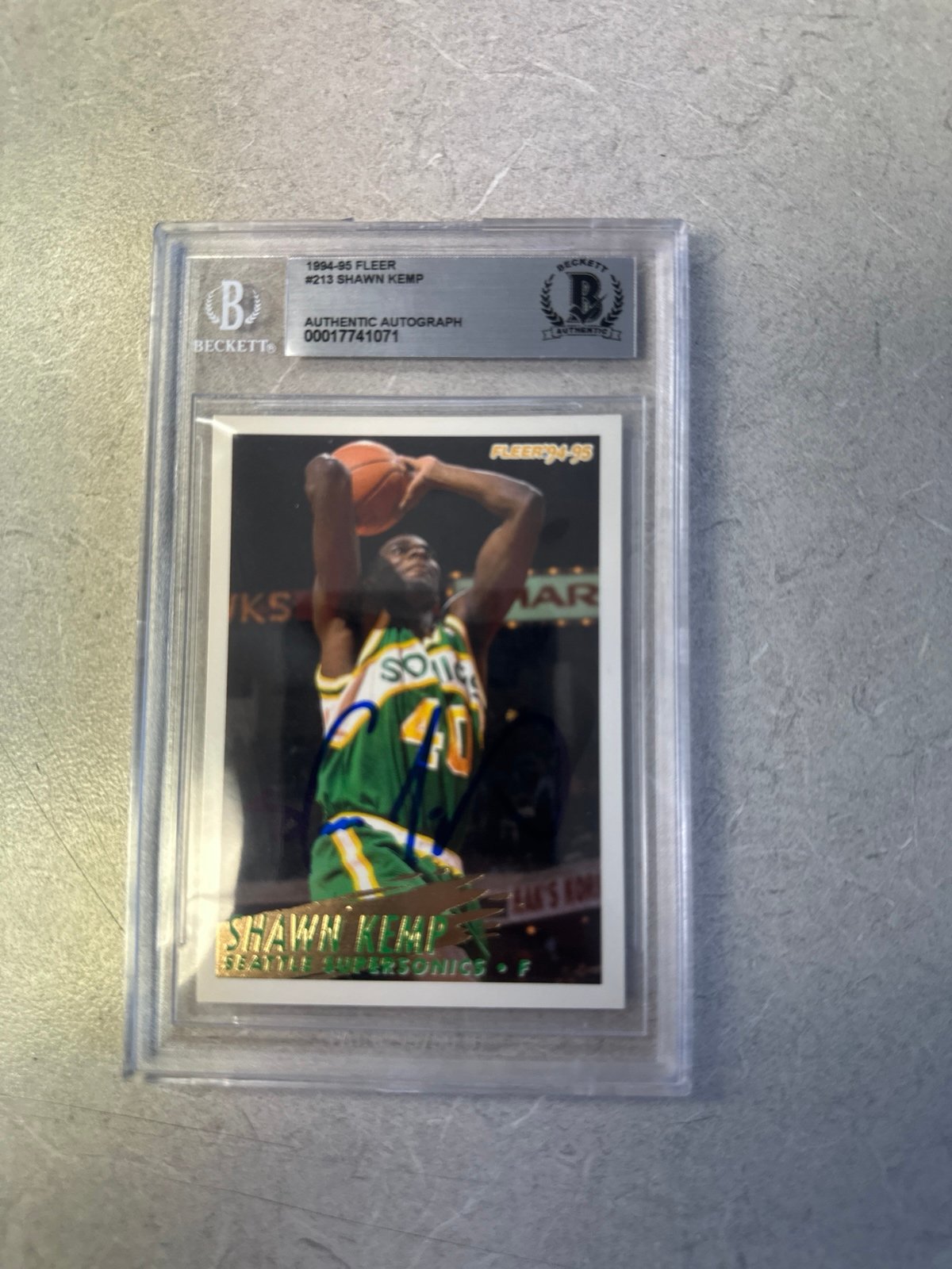 1994-95 fleet Shawn Kemp Beckett authenticated auto