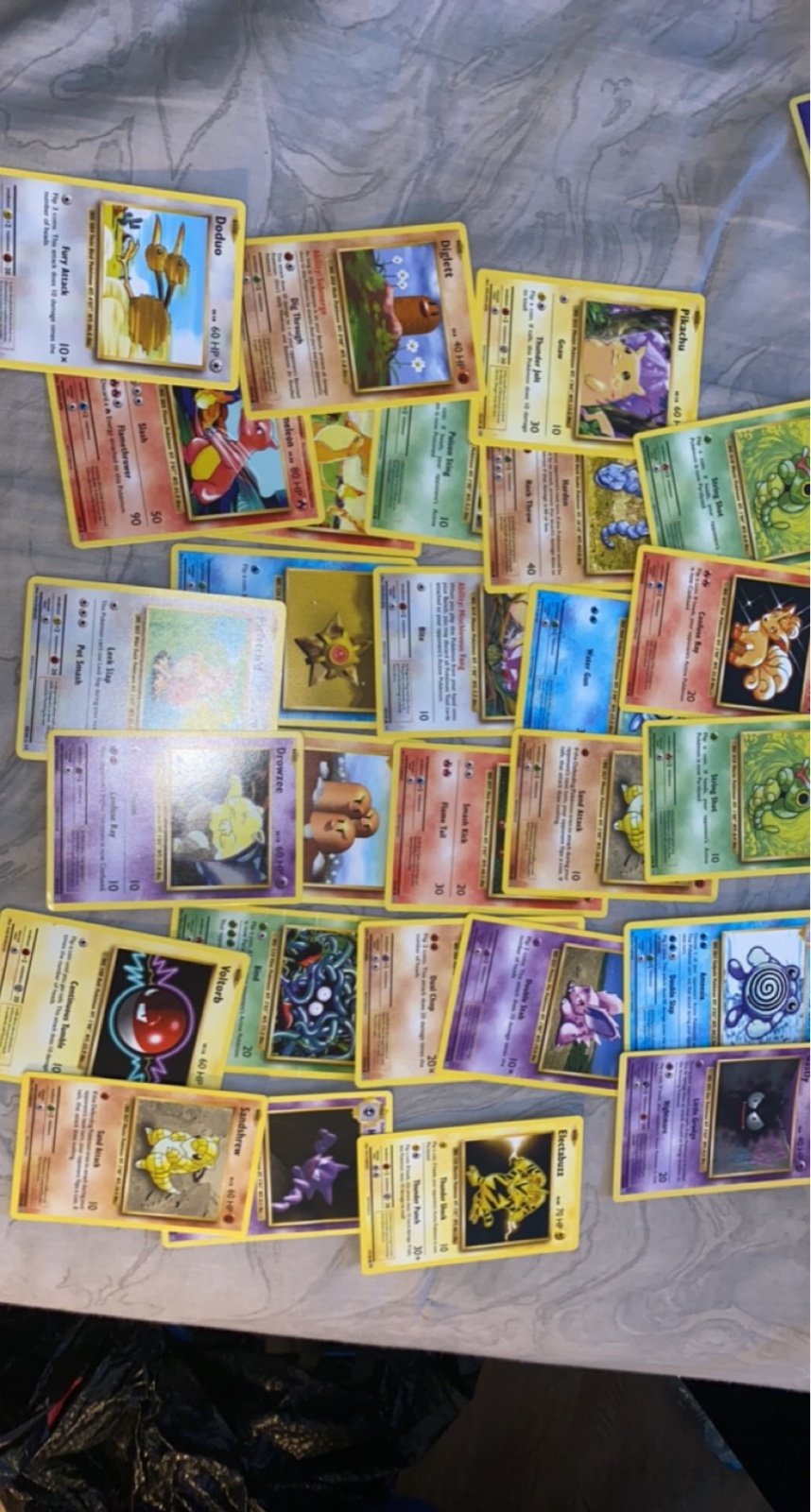 Pokemon Card Collection shops (300+ cards)