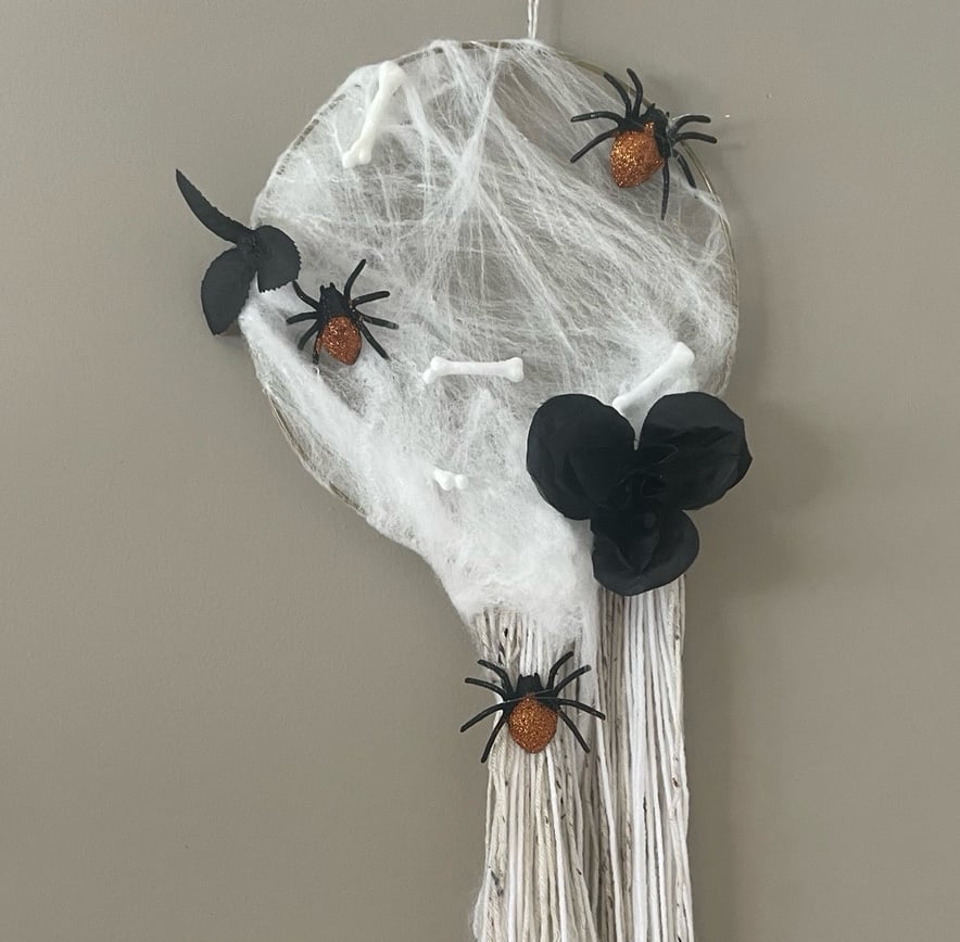 Halloween wreath spider spiders spooky scary floral flowers Decor goth spiderweb
