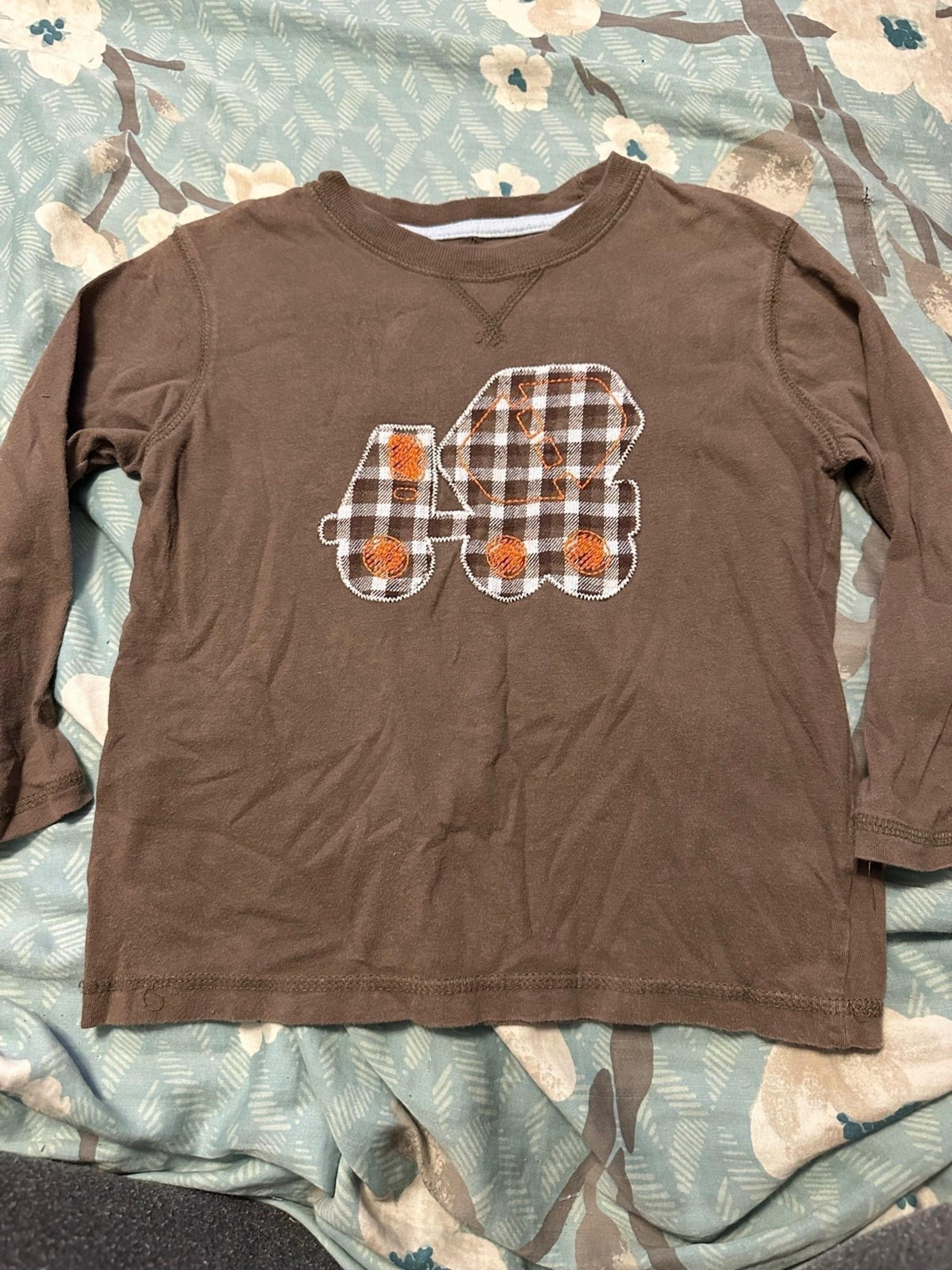 Oshkosh 3t shirt