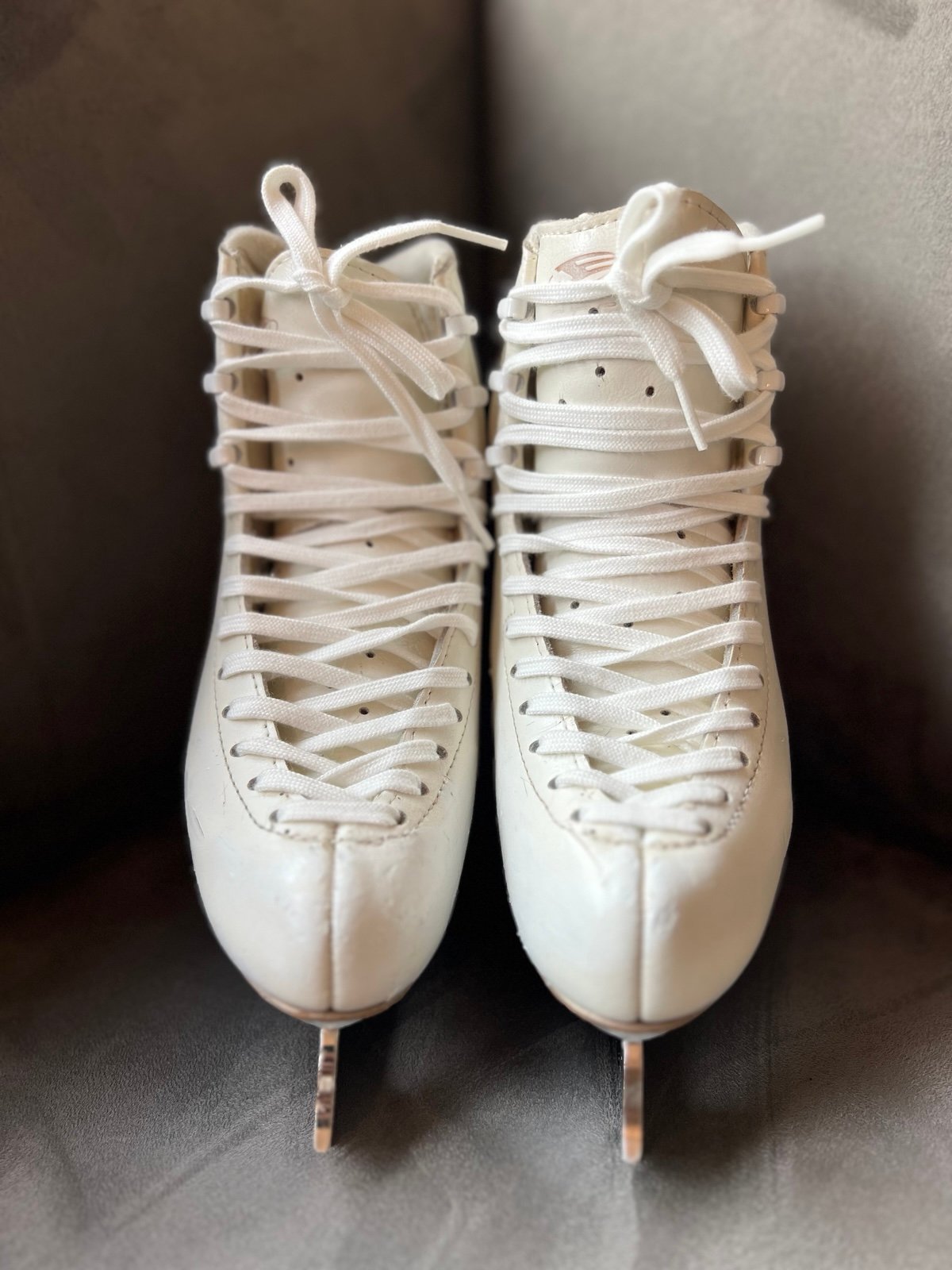 Edea Chorus Ice Skating boots 225B with 8.5” MK Professional blades