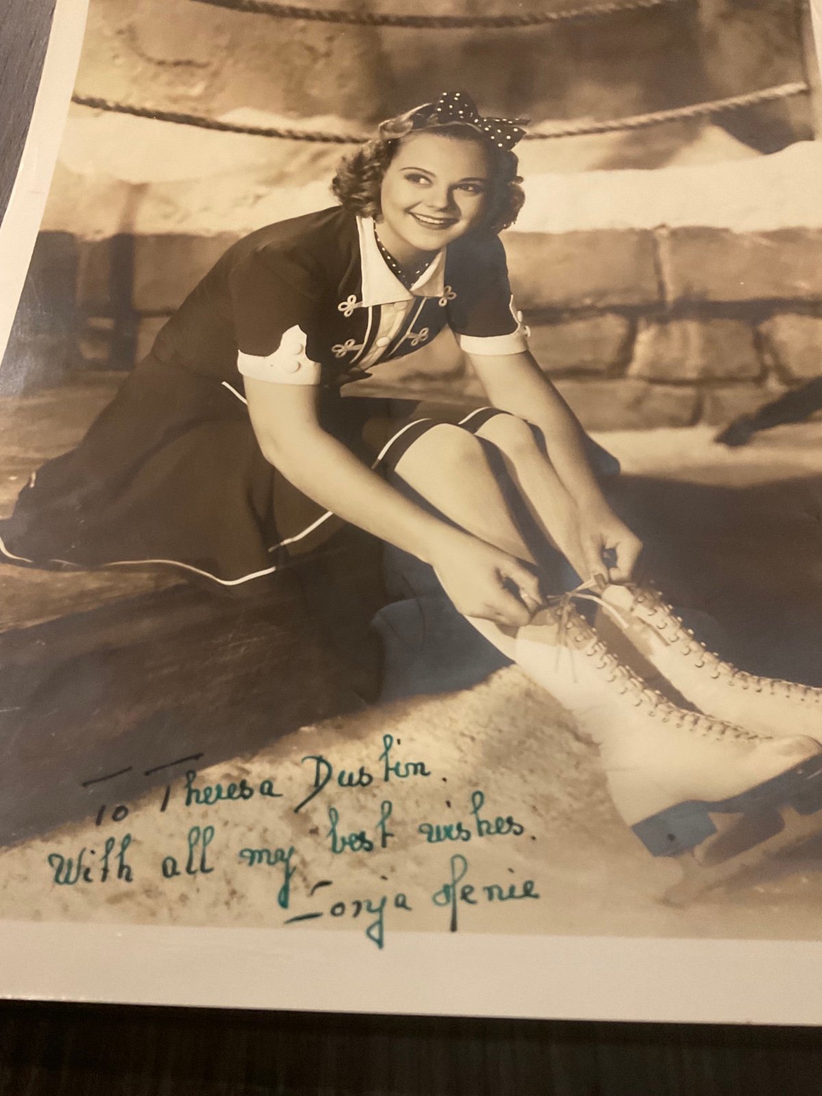 SONJA HENIE hand signed ✍️ 8x10 original photo - Spectacular green ink