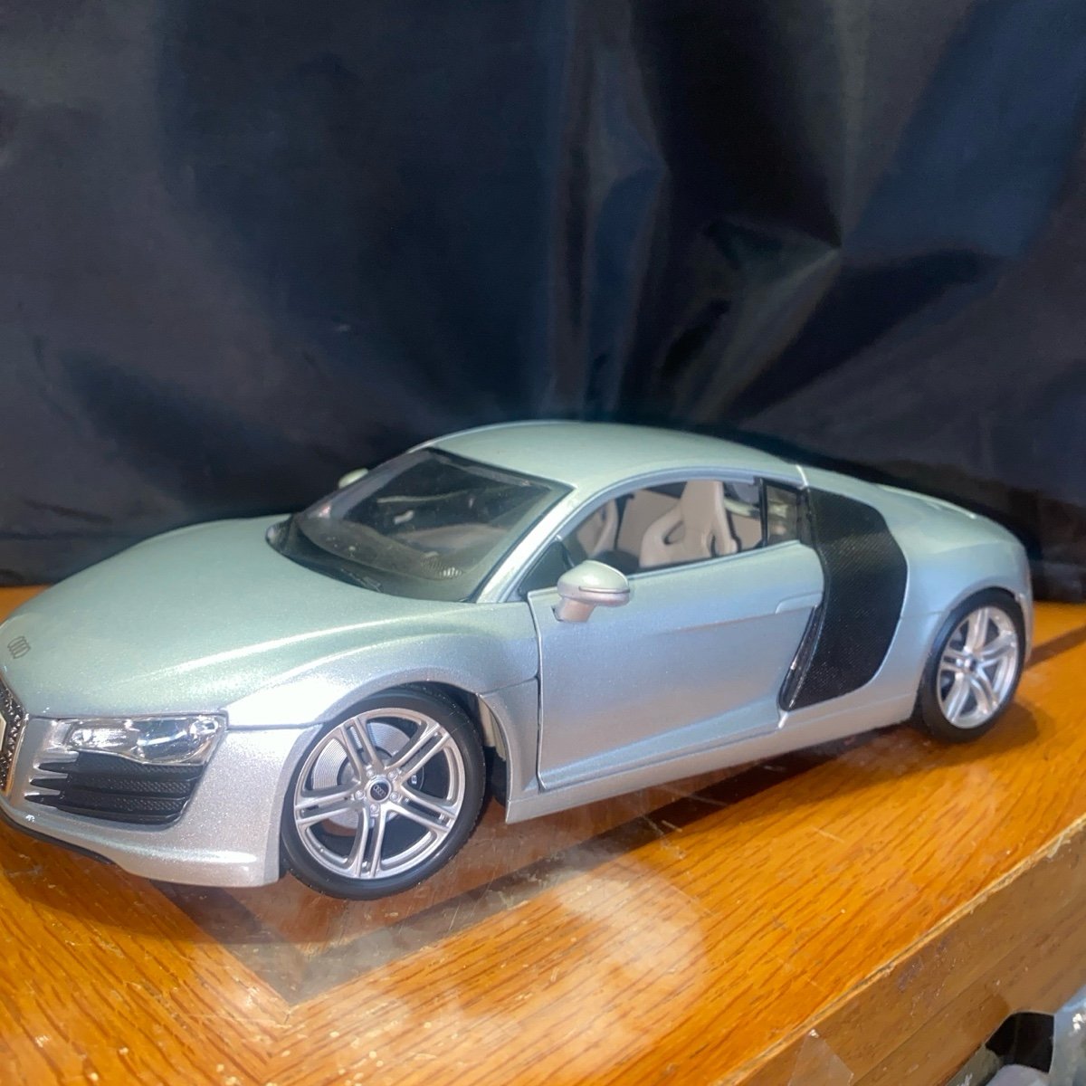 1:18 Audi R8