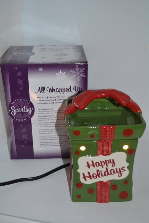 Scentsy All Wrapped Up Full Size Holiday Warmer Christmas Present Green Retired