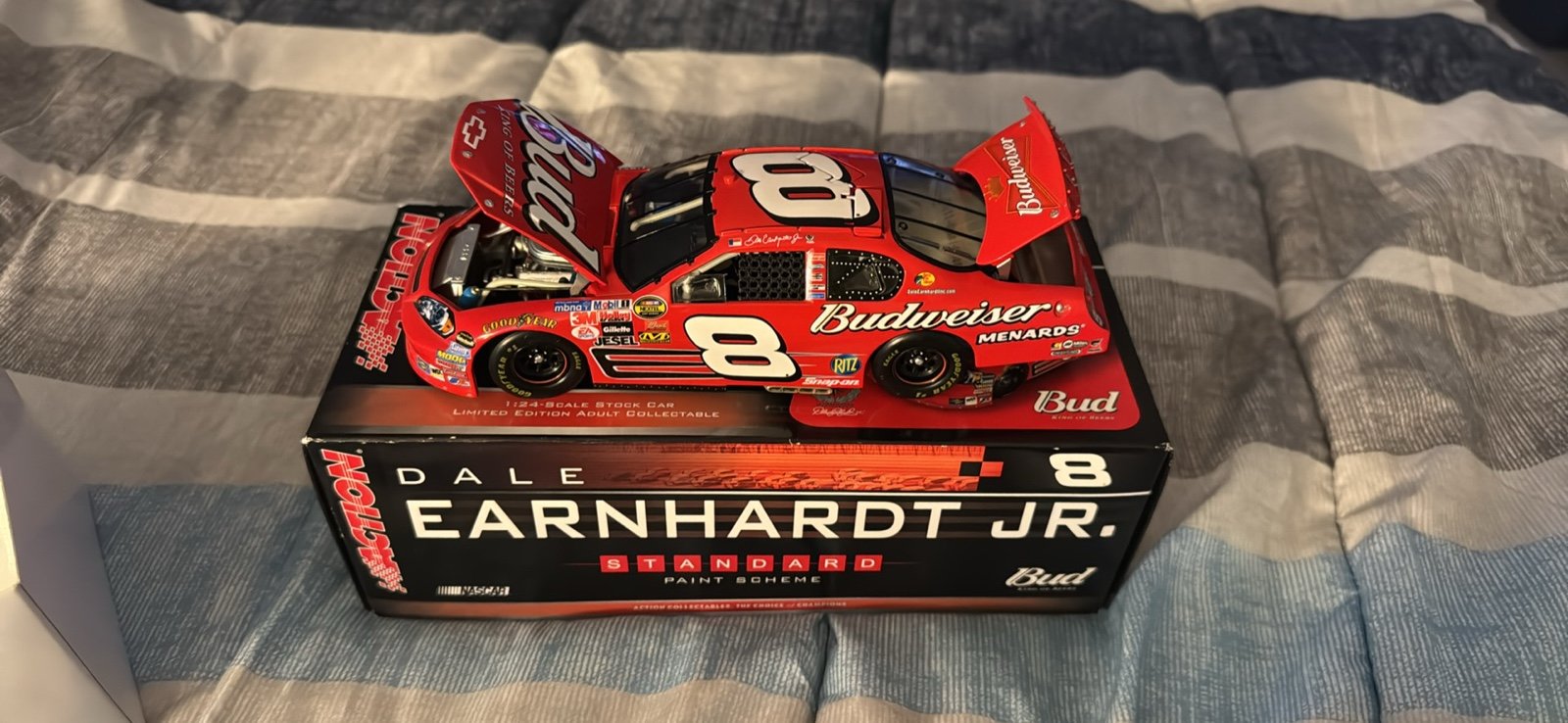 2006 Dale Jr Budweiser Diecast
