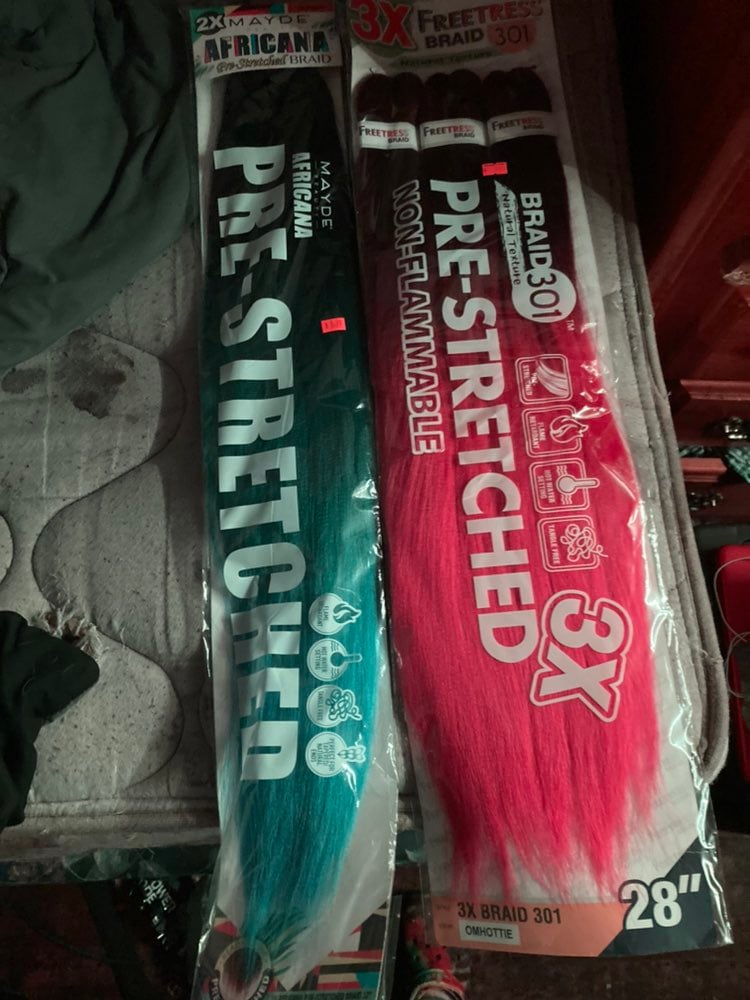 Colored prestretched braiding hair