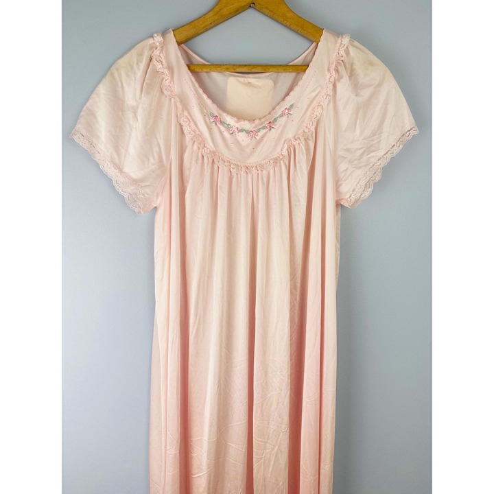 Vintage NWT Shadowline Nightgown Size S with Embroidered Detail, Light Pink