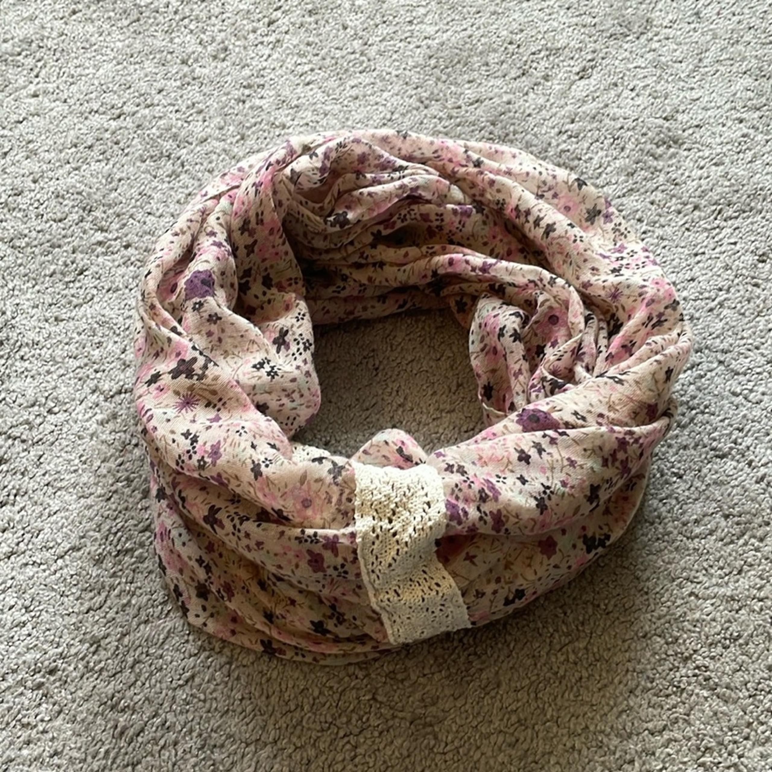 Charlotte Russe Pastel Pink & Purple Floral Crochet Lace Infinity Scarf