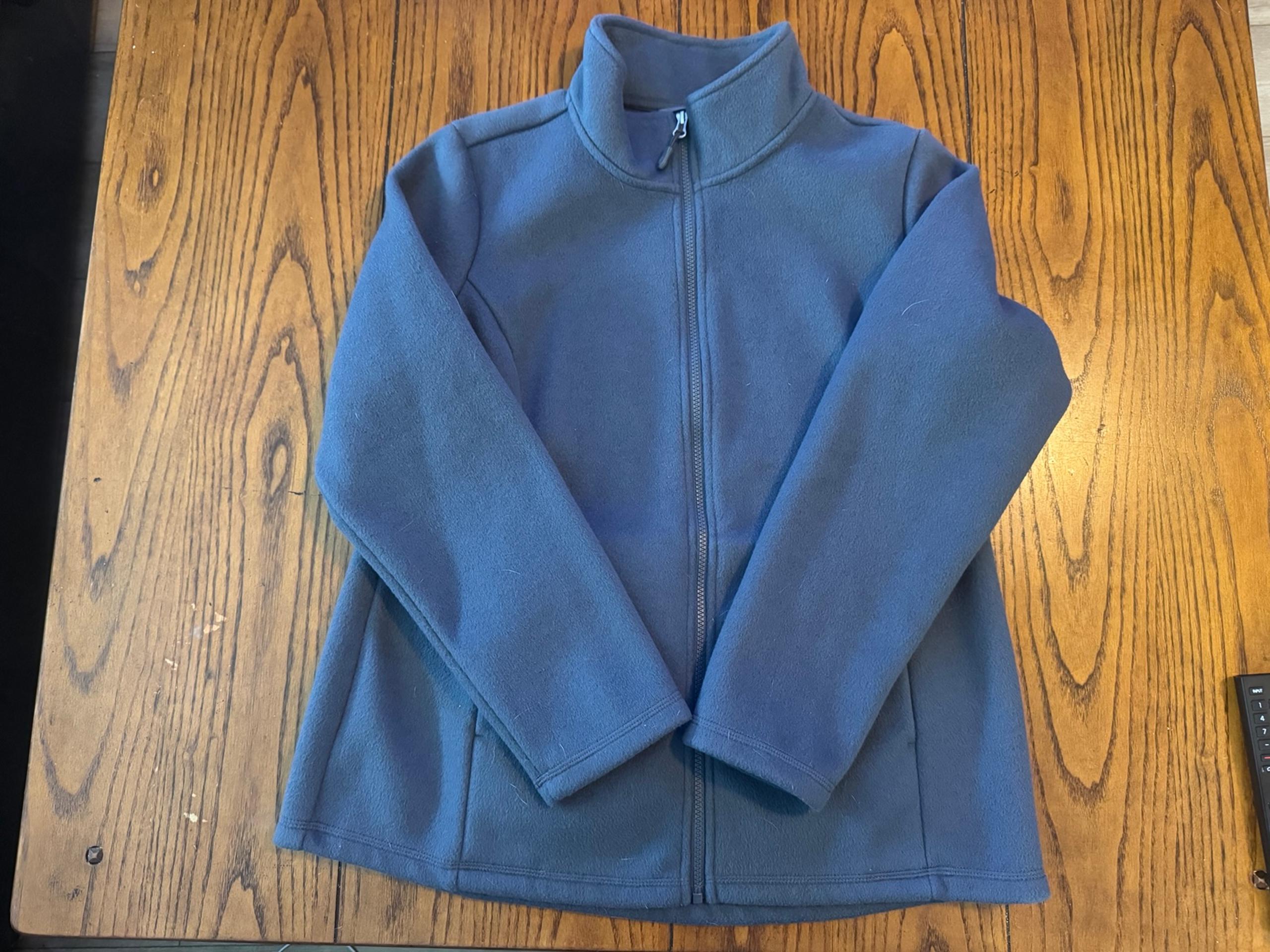 Fleece jacket with pockets