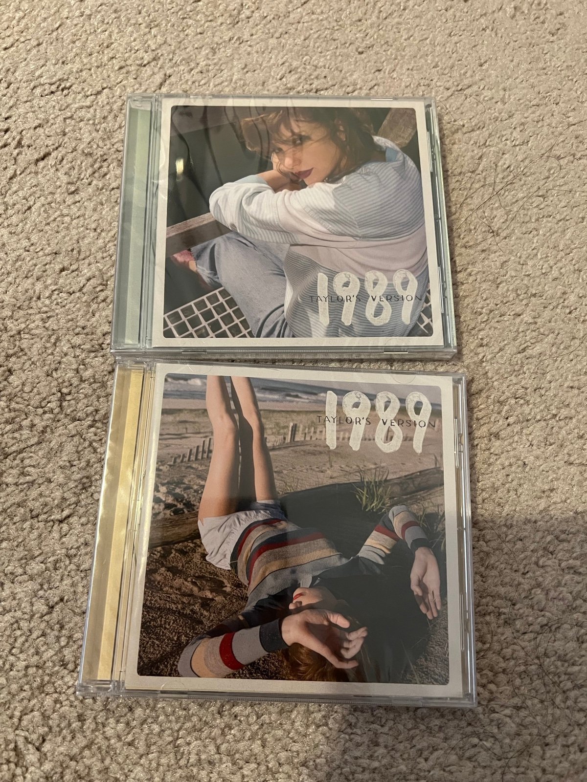 Total 8! 1989 CDS Taylor swift with polaroids