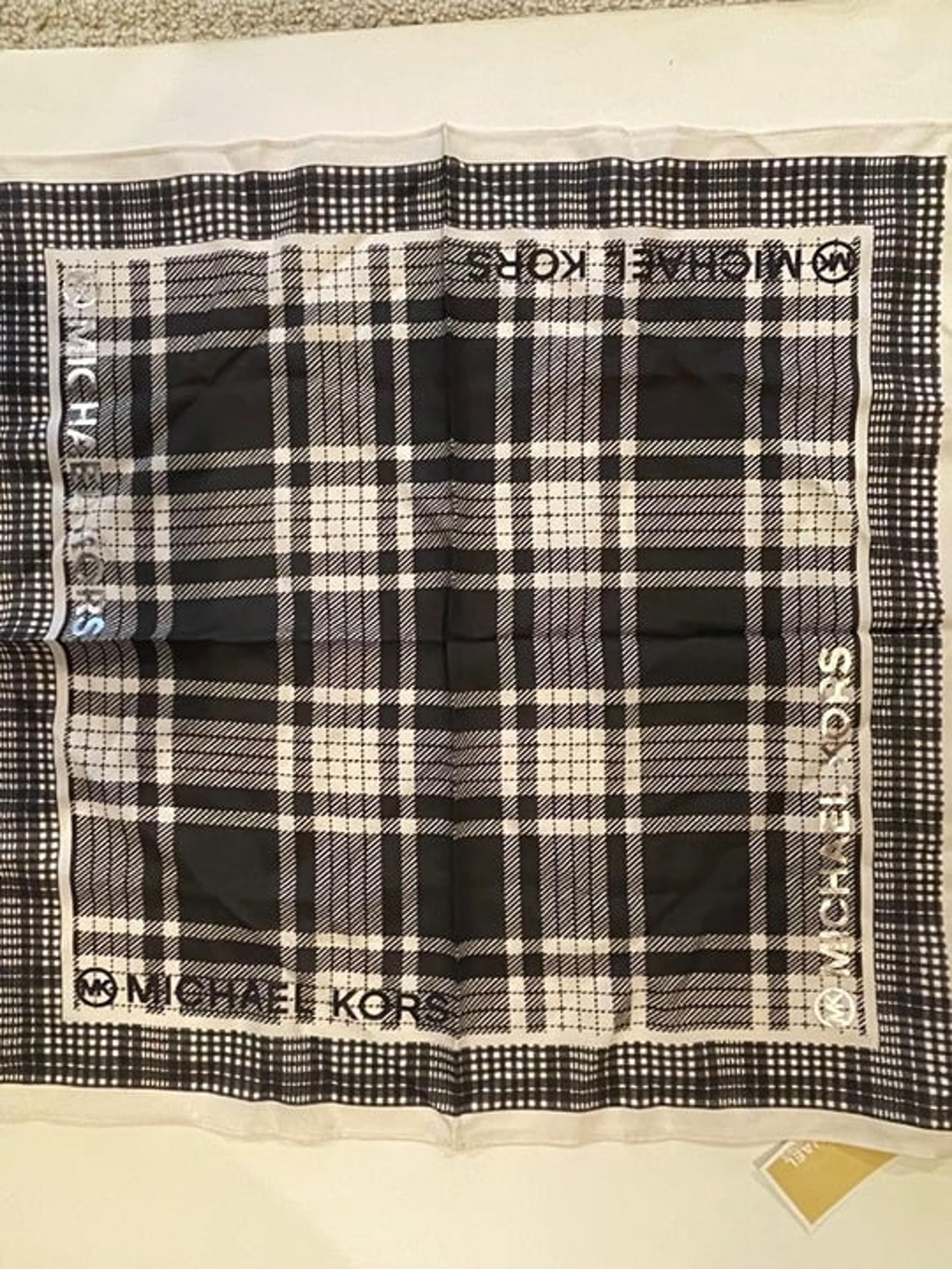 Michael Kors plaid Bandana Scarf One Size 20” x 20” Black & cream Cotton & silk