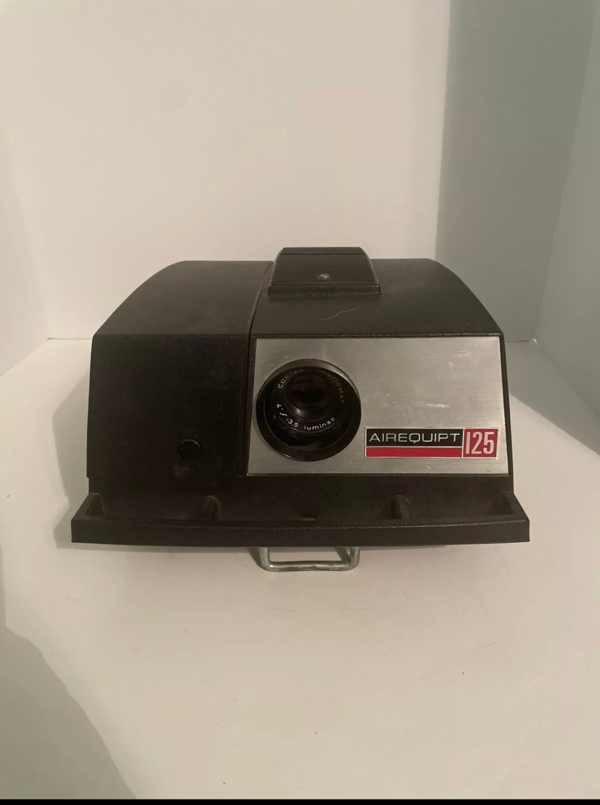 VINTAGE AIREQUIPT 125 SLIDE PROJECTOR. WORKING CONDITION