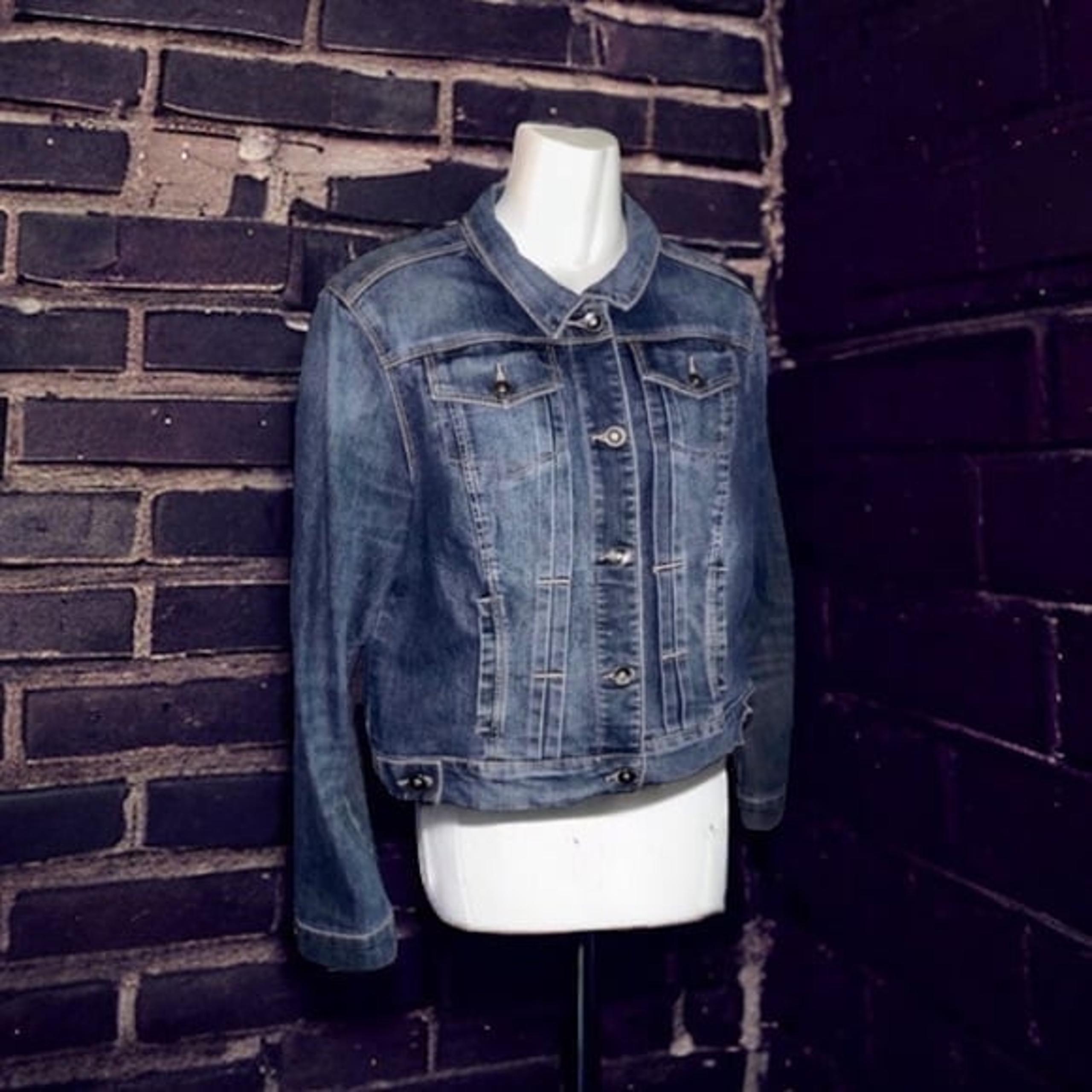 Coat Jean Jacket Falls Creek Blue Distressed Pleated Trucker Denim Women’s M EUC