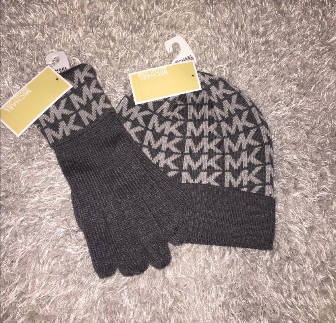 Micheal Kors Signature Gloves & Beanie Set