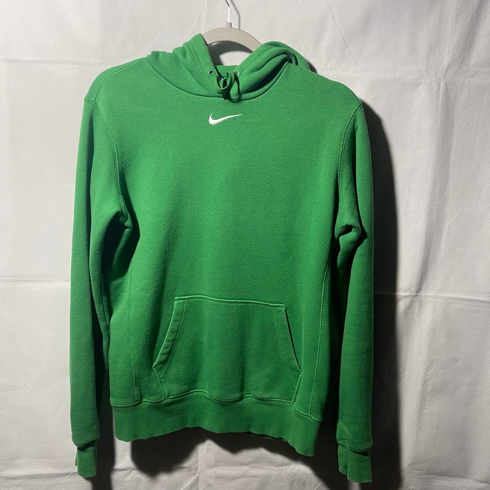 Nike Women’s Medium center swoosh pullover hoodie vintage