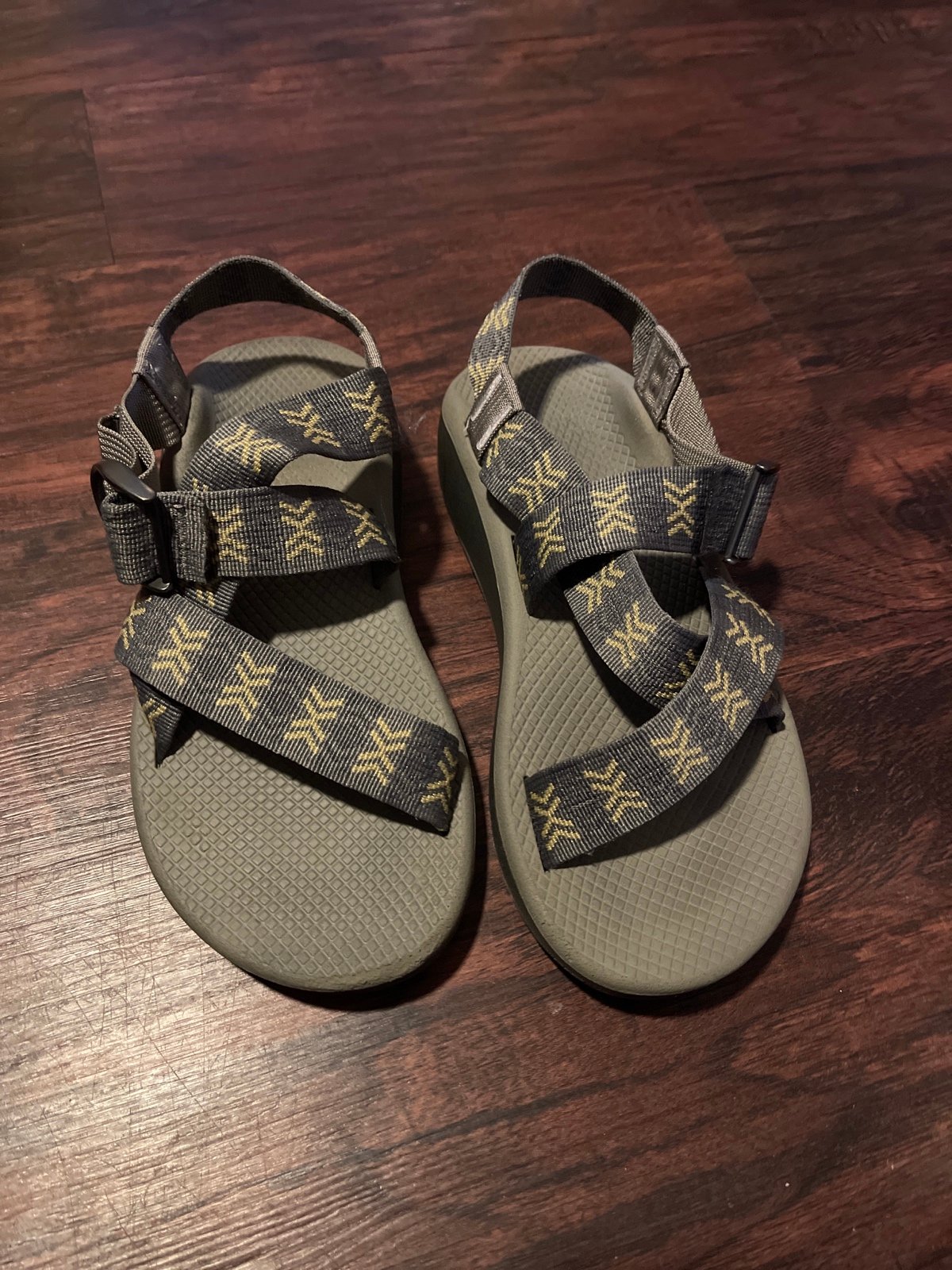 chacos size 9