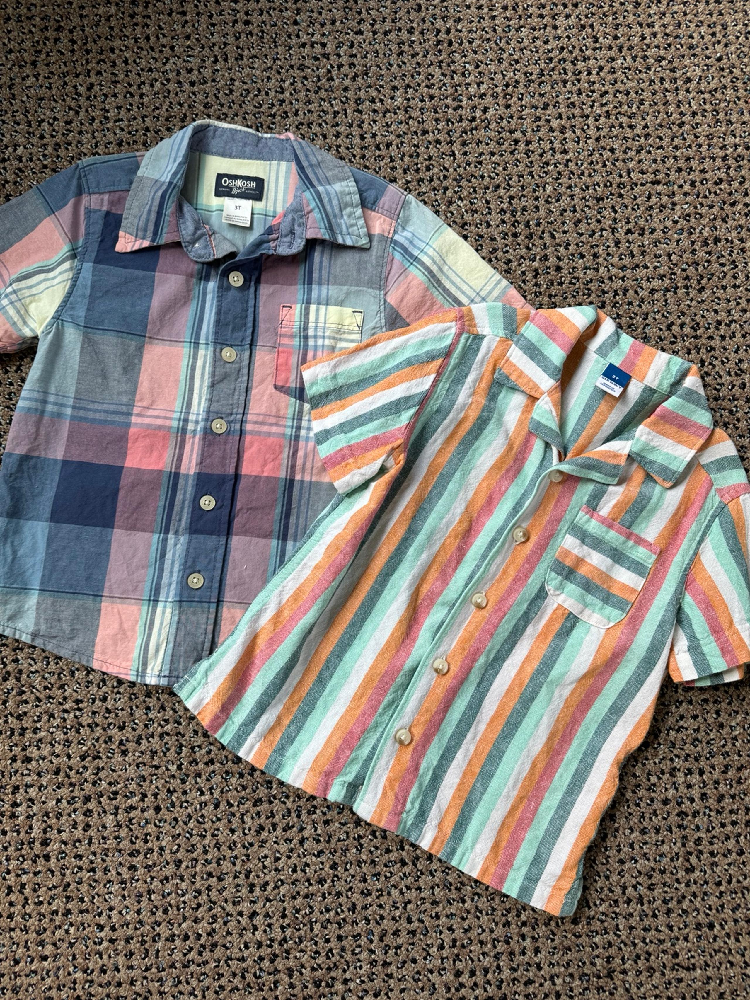 Bundle of two short sleeve button down shirts / 3T