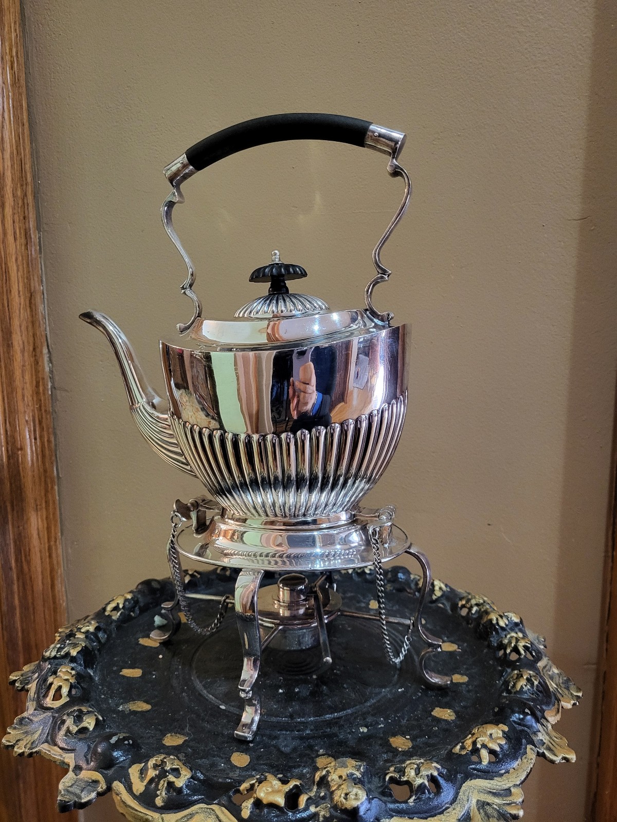 Sheffield Silver Plated Queen Anne Cheltenham Tea Pot with burner