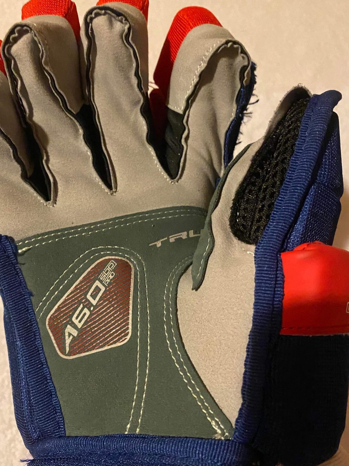True Hockey True A6.0 SBP Pro Hockey shops Gloves, Size 14”