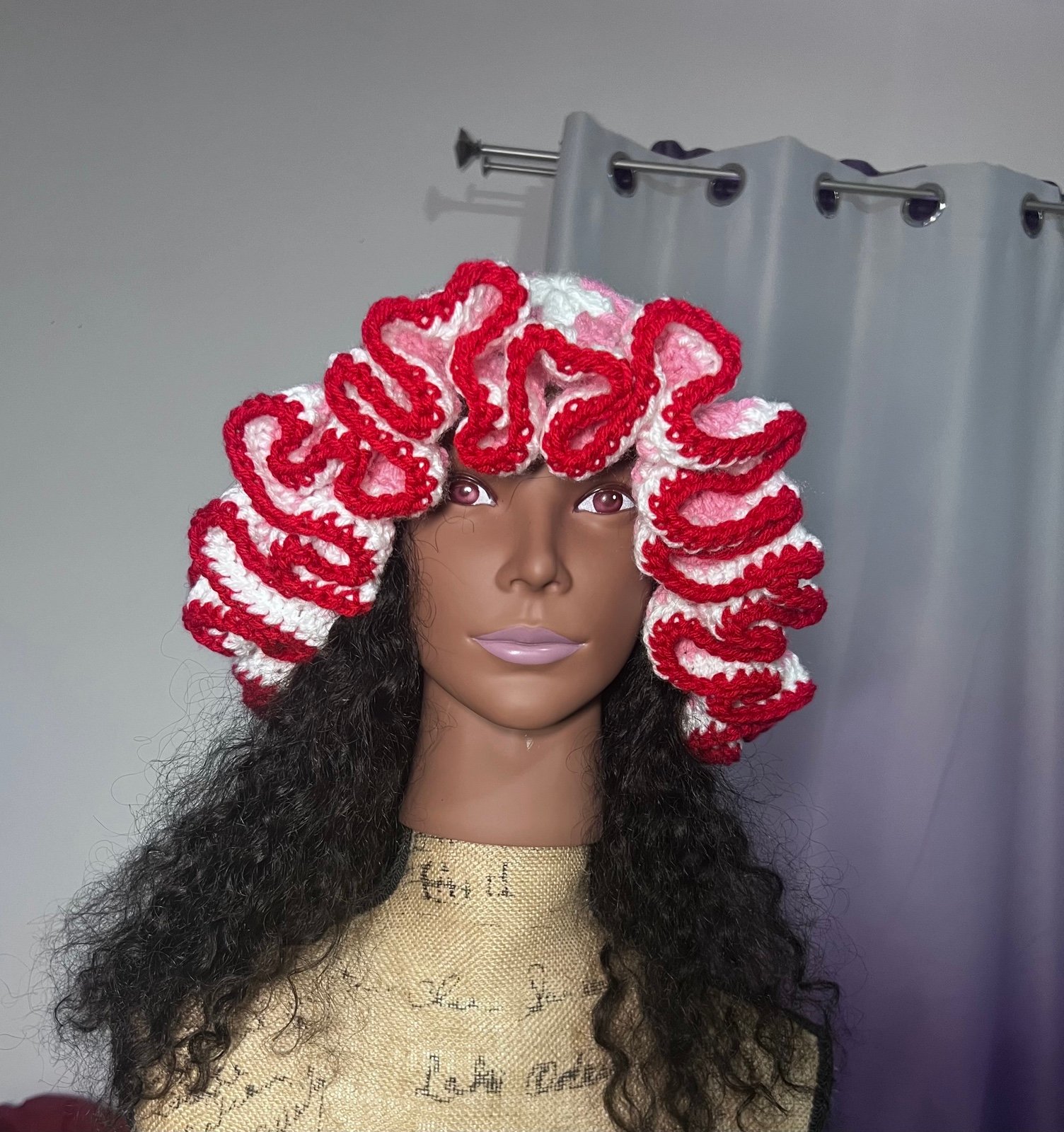 RUFFLE BUCKET HAT