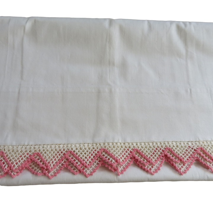 Vintage Handmade Crocheted Pillowcases Pair of 2 Standard Pink White New