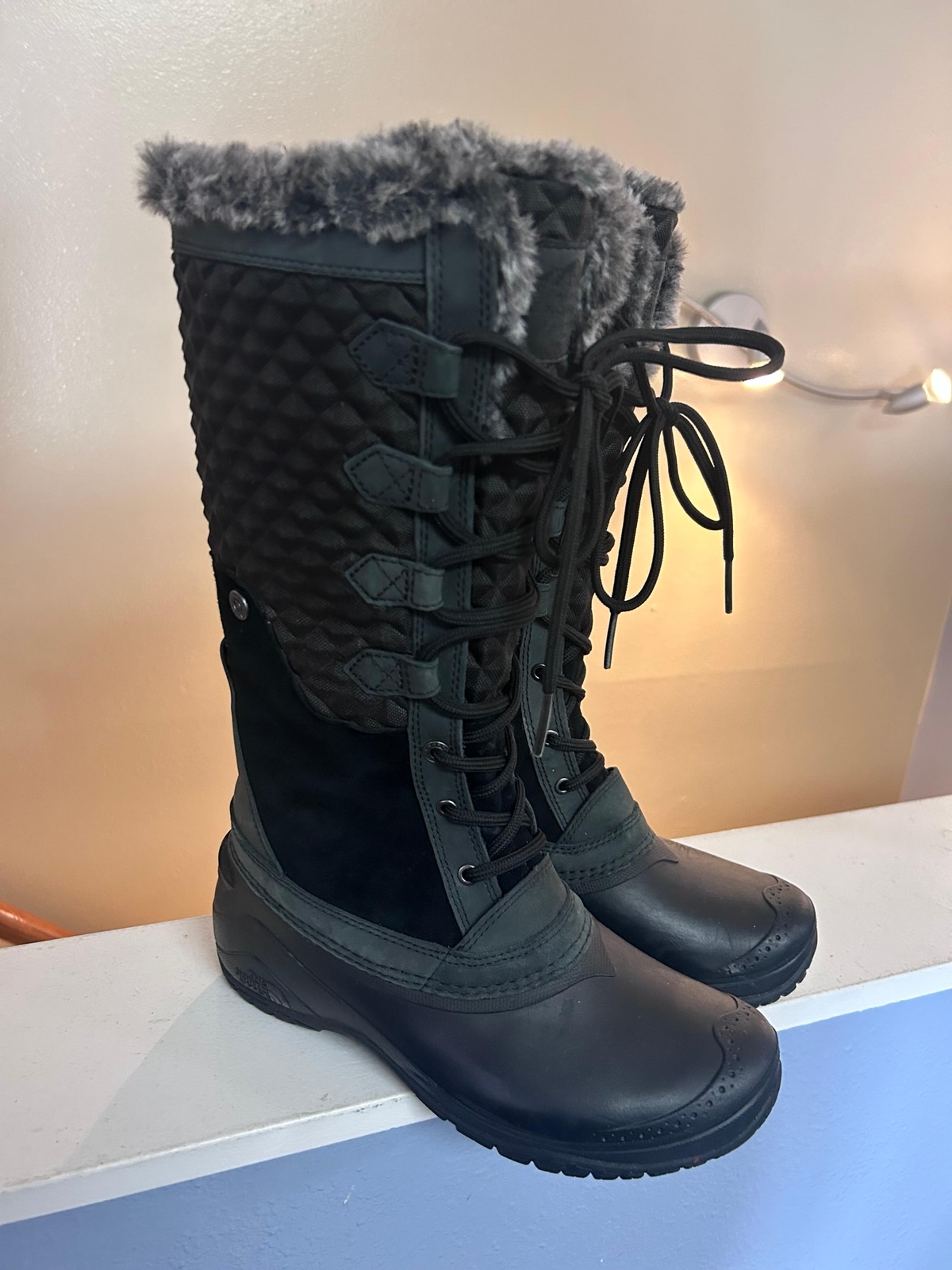 Women’s North Face snow boots size 7