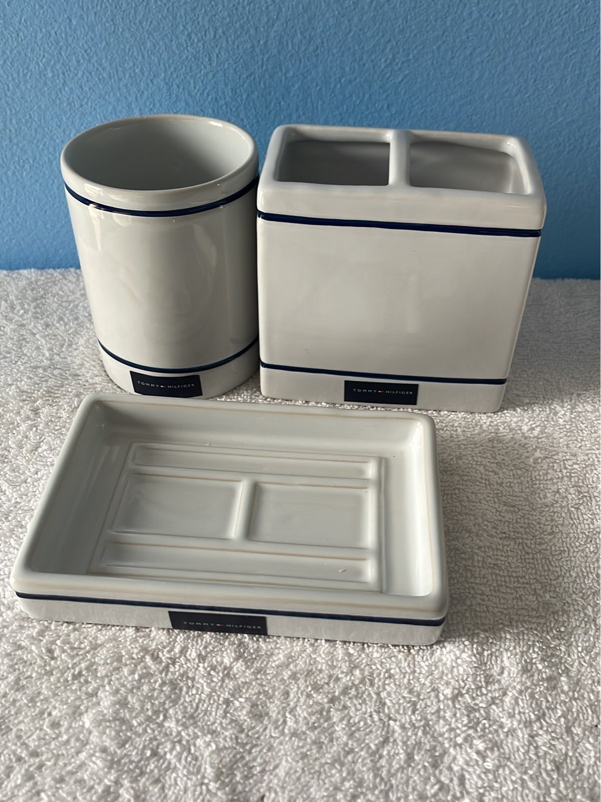 Tommy Hilfiger bath room accessories set 3 pieces