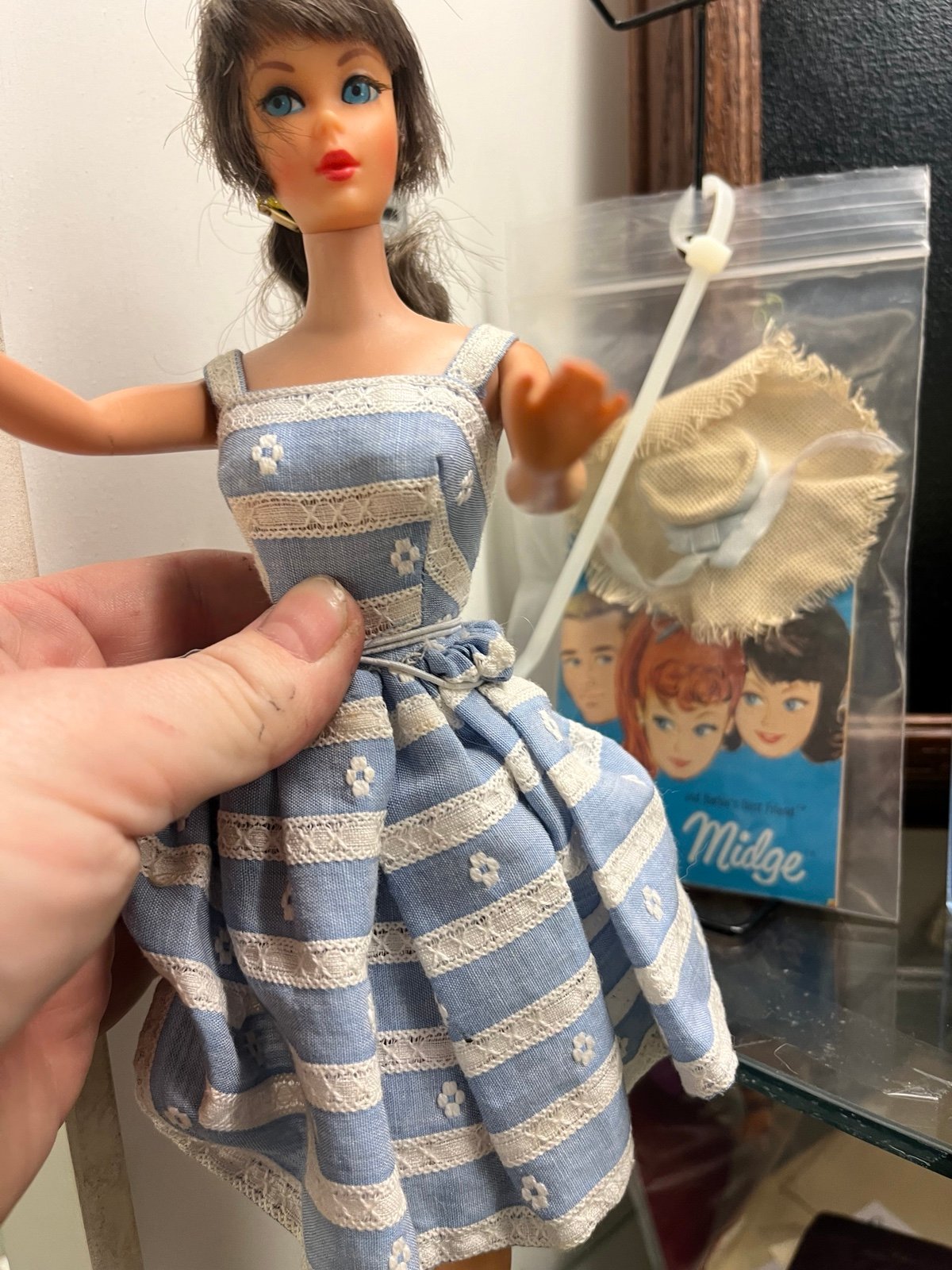 Antique Barbie early 60s in Suburban Shopper outfit/hat/shoes/booklet Blk label