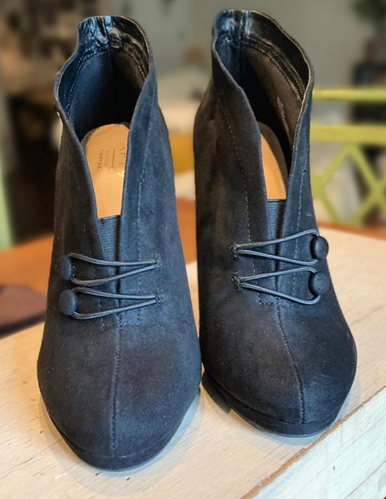 Apt. 9 women's 6.5M black suede stiletto heeled ankle boots.
