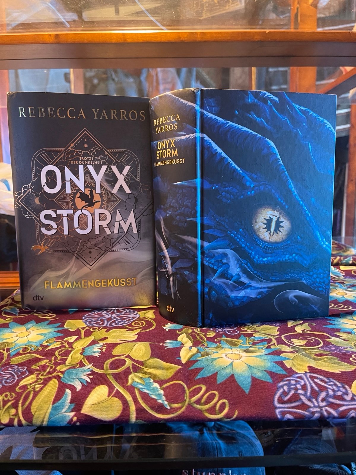 Onyx Storm By Rebecca Yarros, Exclusive German Edition Flammengeküsst Hardback