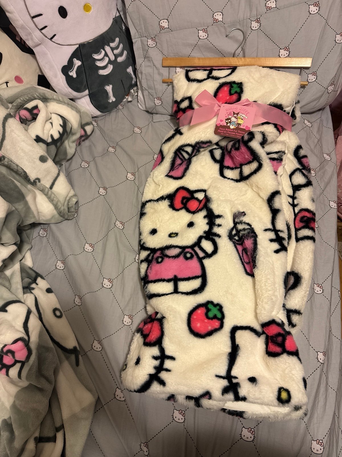 Hello Kitty strawberry milkshake faux fur blanket