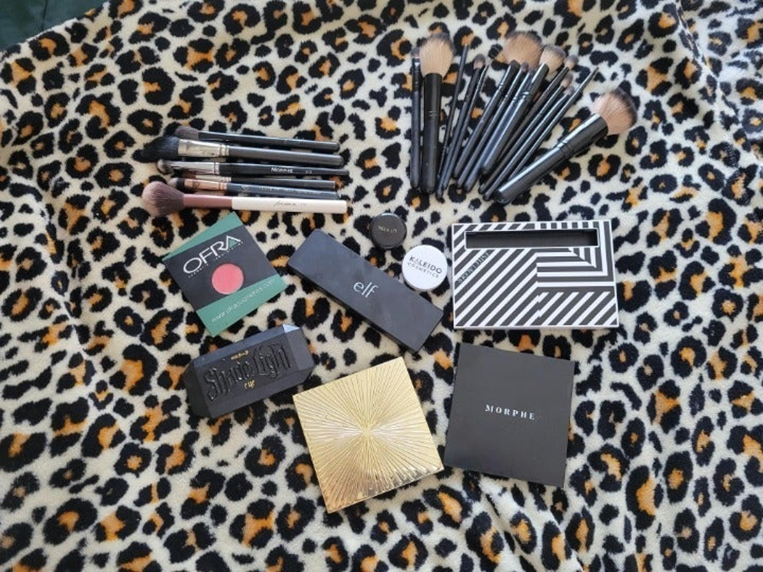 Pre-owned Unused 25 Piece Make-Up Bundle