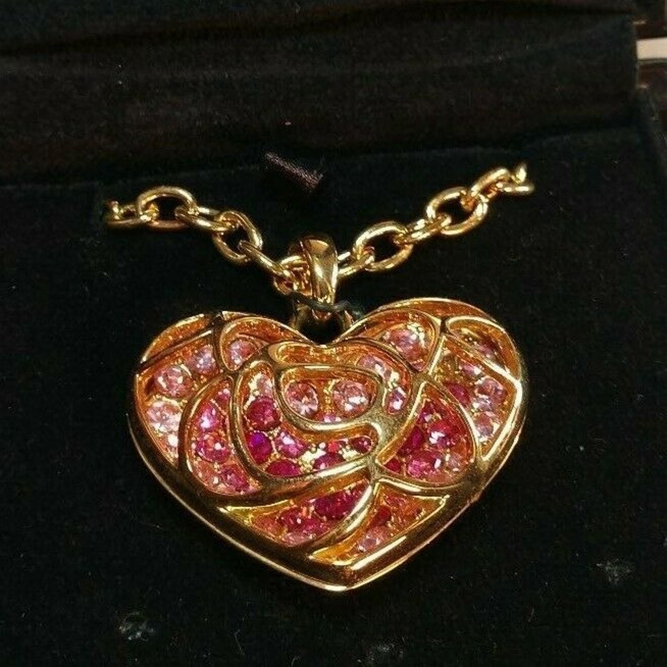 Heart shaped necklace -NEW-Free SHIPPING