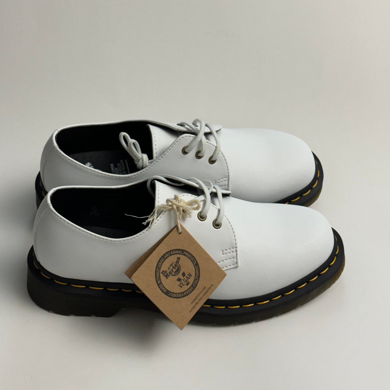 Dr. Martens White 27214 Vegan Leather Derby Men Size 6 / Women’s Size 7 New