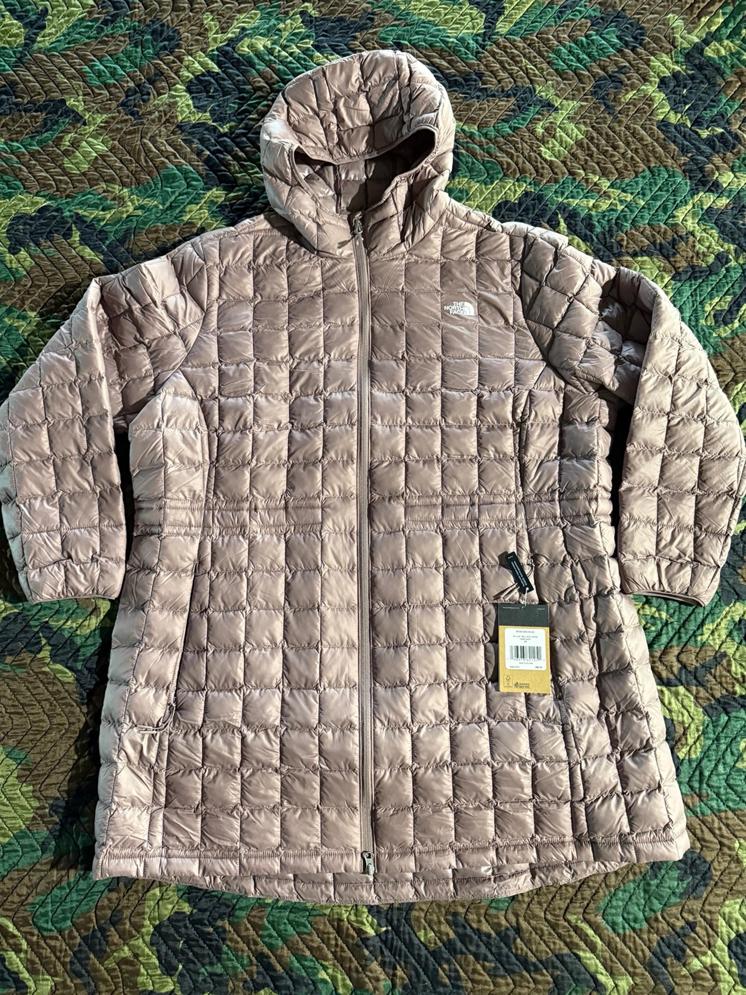The North Face: Women’s Parka Size 3XL Fawn Grey