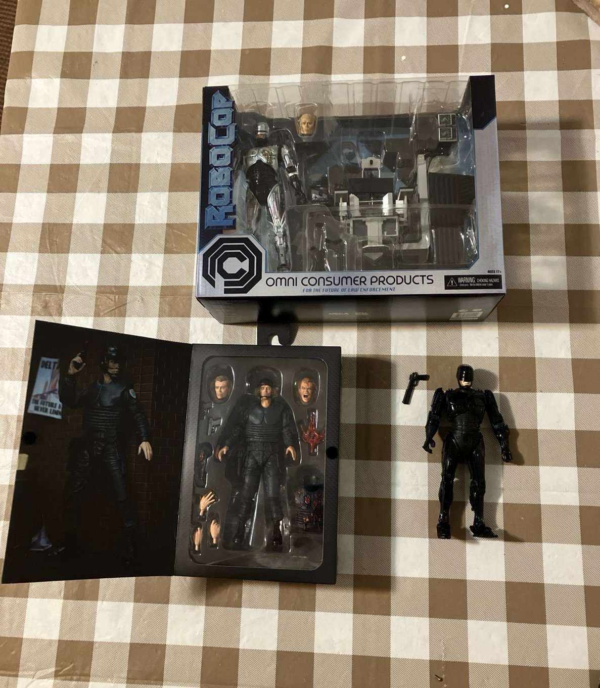 ROBOCOP battle damage and Alex Murphy ultimate.
