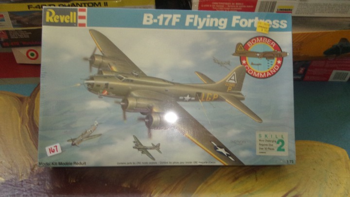 Model Revell kit B-17F Flying Fortress military skill 2 1:72 sealed