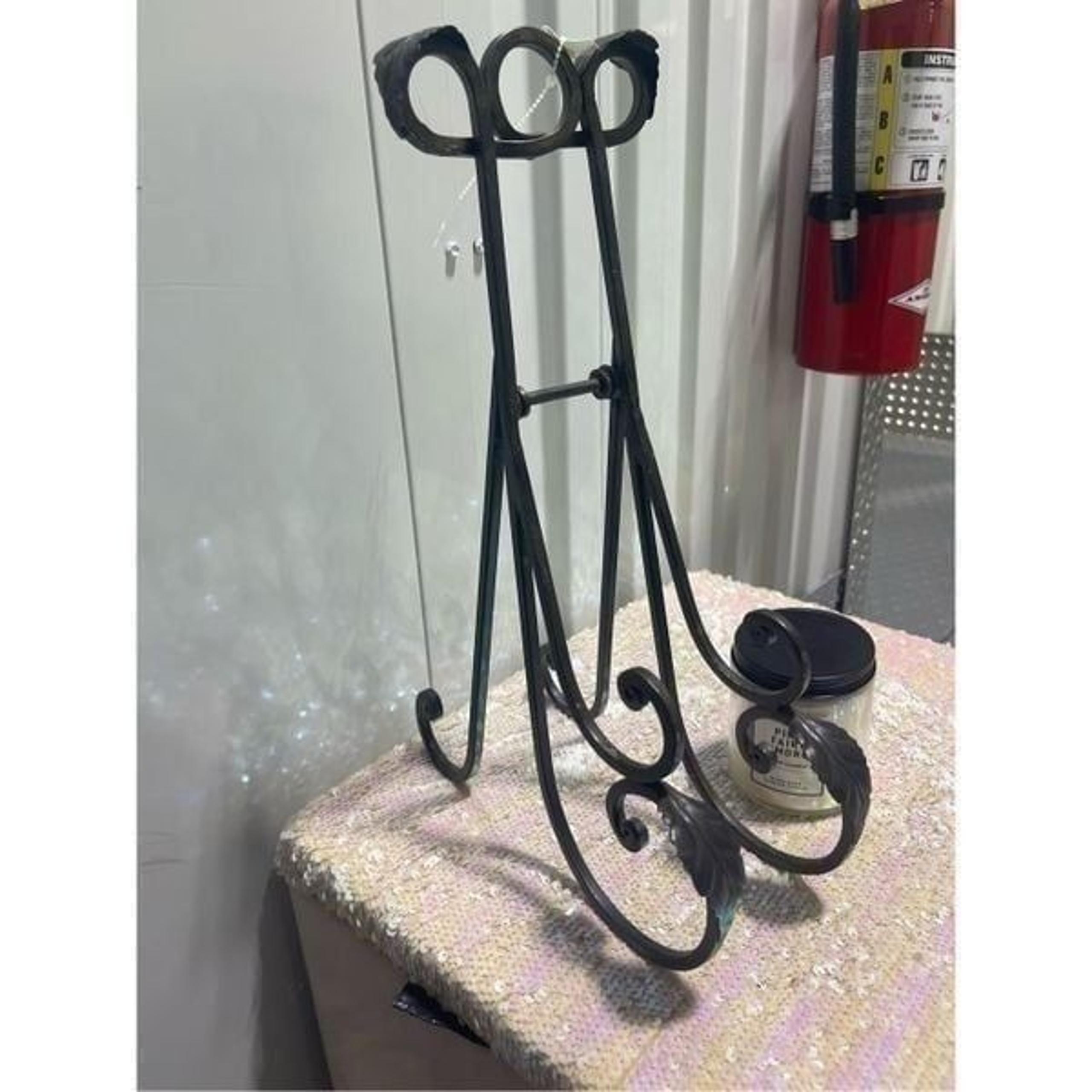 Wrought iron leaf scroll tabletop easel - plate picture stand display