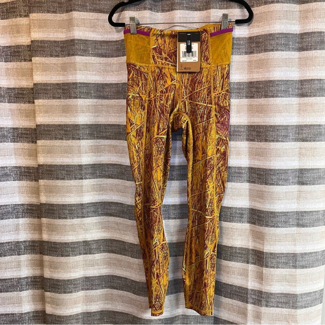 Northface Trailwear Gold 7/8 Length High Rise Leggings Size Small