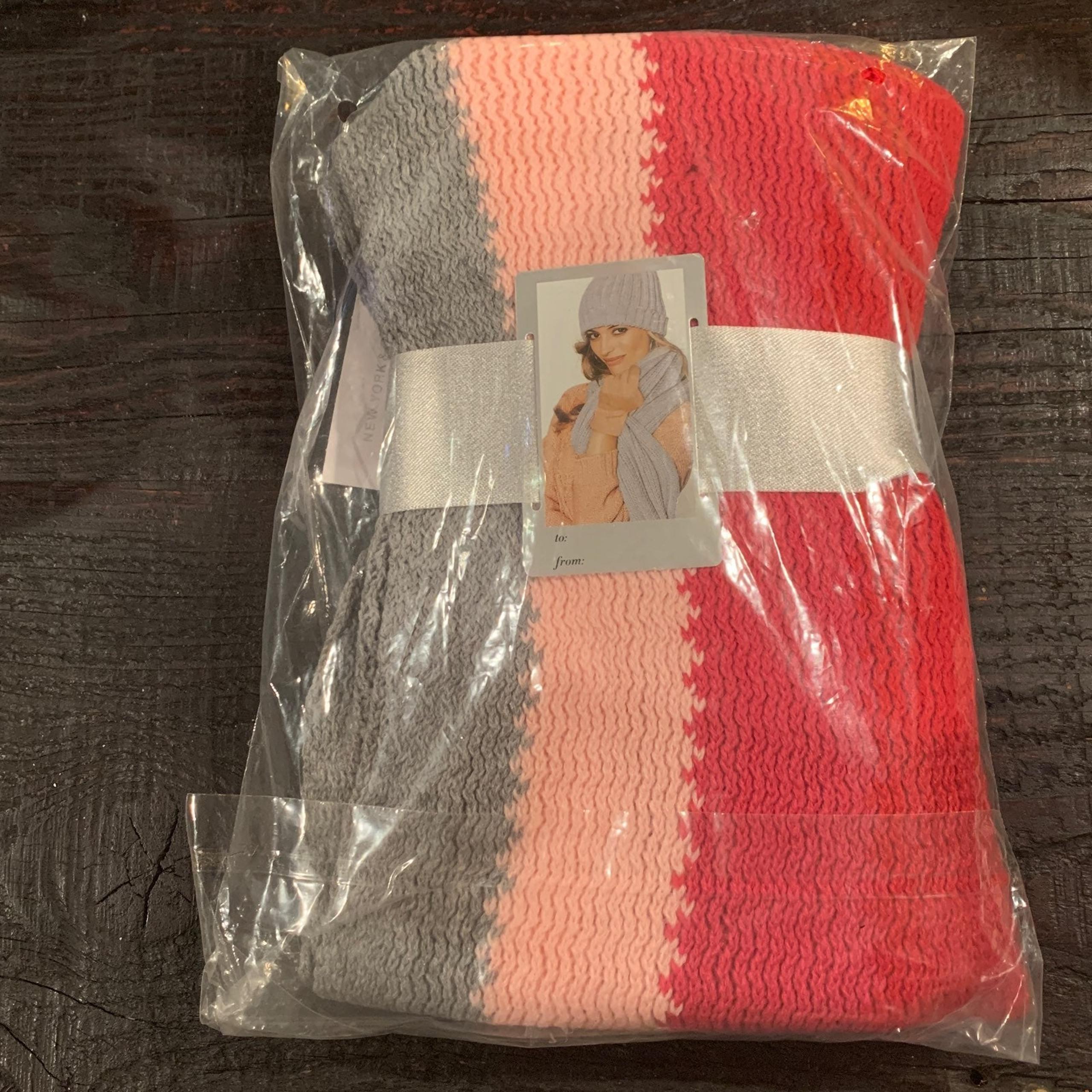 New York and Company scarf set in coco r