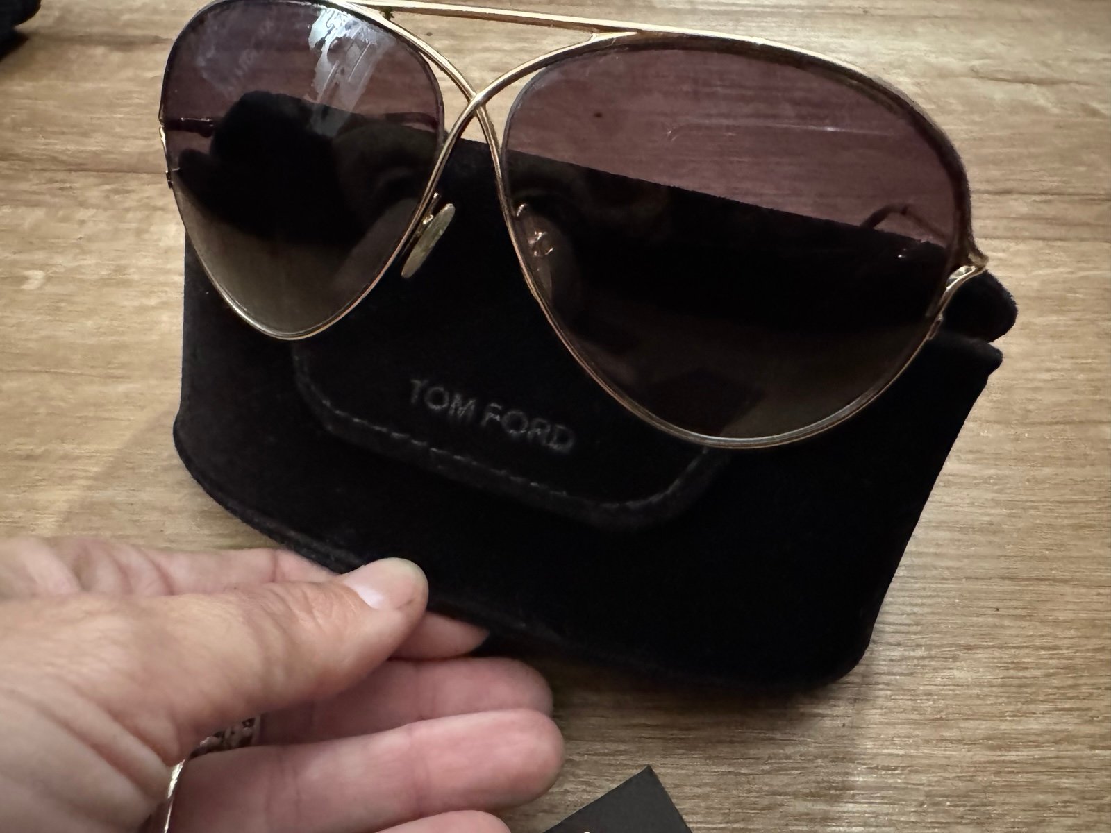 TOM FORD GOLD AVIATOR SUNGLASSES EUC VELVET CASE AND CARDS INCLUDED