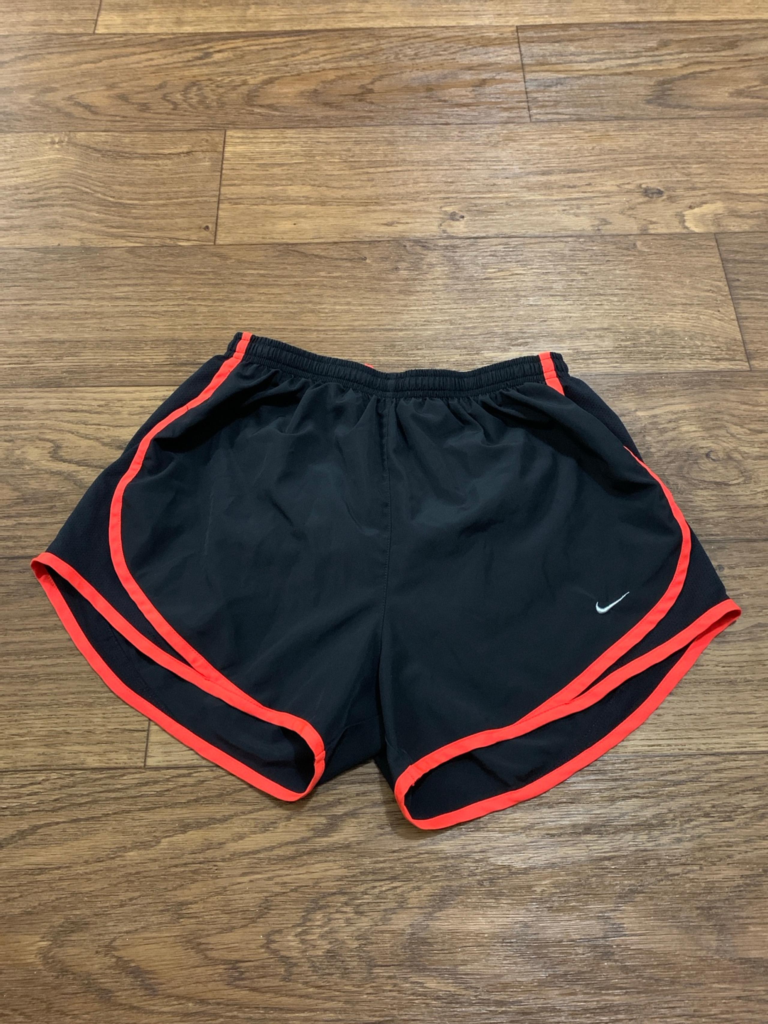 Nike short women’s size M