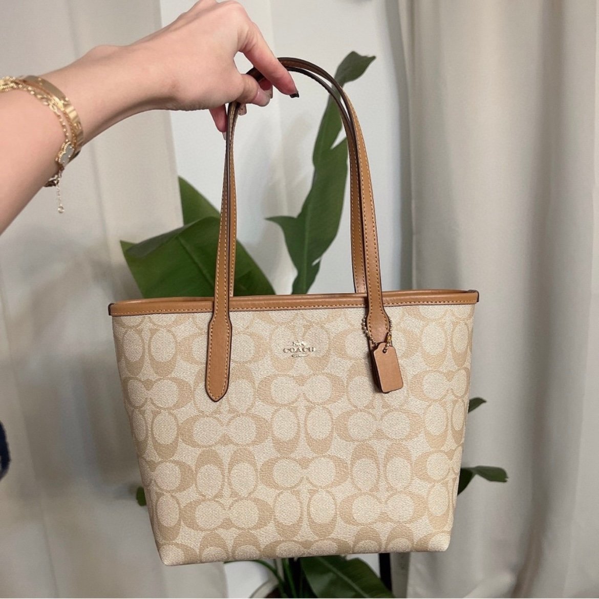 NWT！COACH small City Tote In Signature Canvas （COACH CN733