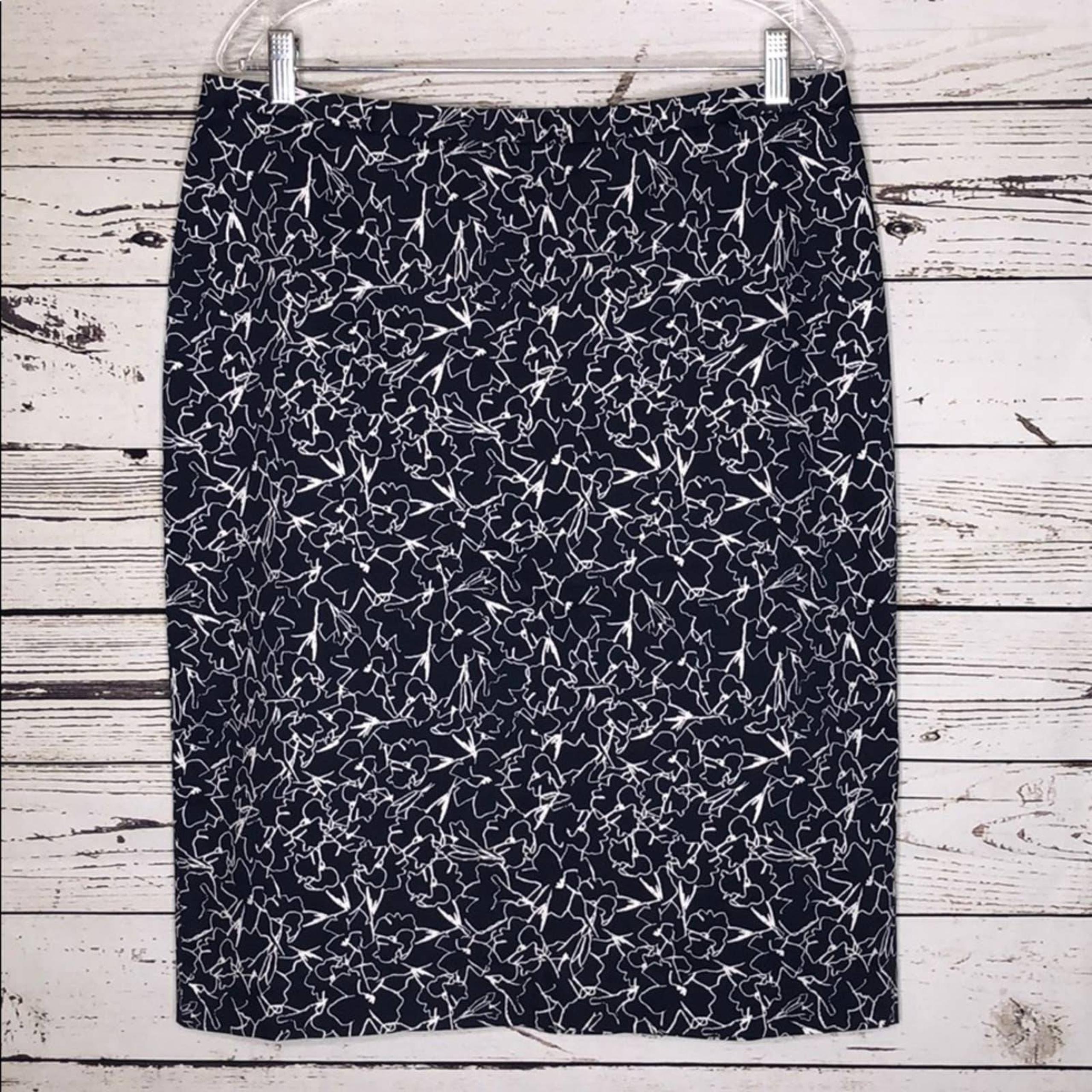 Pure Collection Size 12 Navy Blue & White Floral Print Straight Pencil Skirt