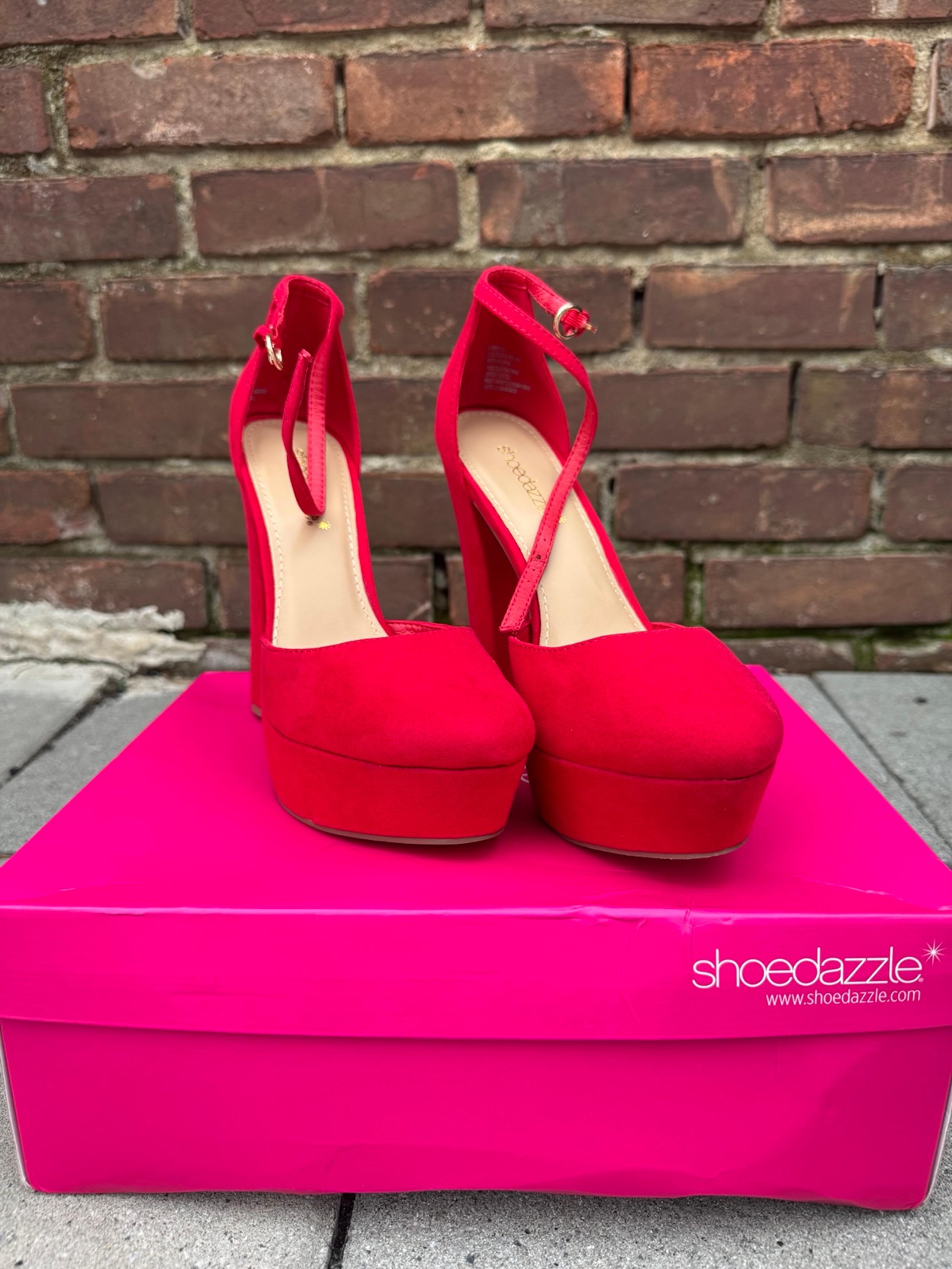 PUMPS RED HEELS 8.5