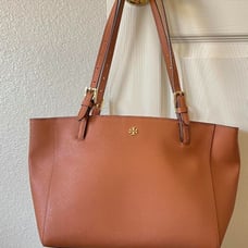 Tory burch leather tote E.U.C