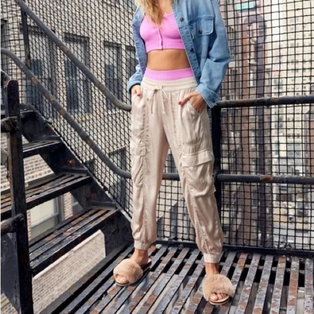 Aerie Satin Cargo Joggers, Light Cream Pink, Size S