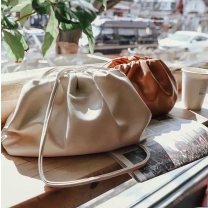 Vivorosa Valentina Clutch in Cream